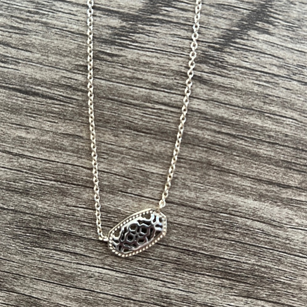 Kendra Scott necklace